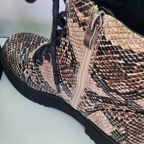 Xappeal Amara Snake Print Work Combat Boots Size 9 - Picture 4 of 8